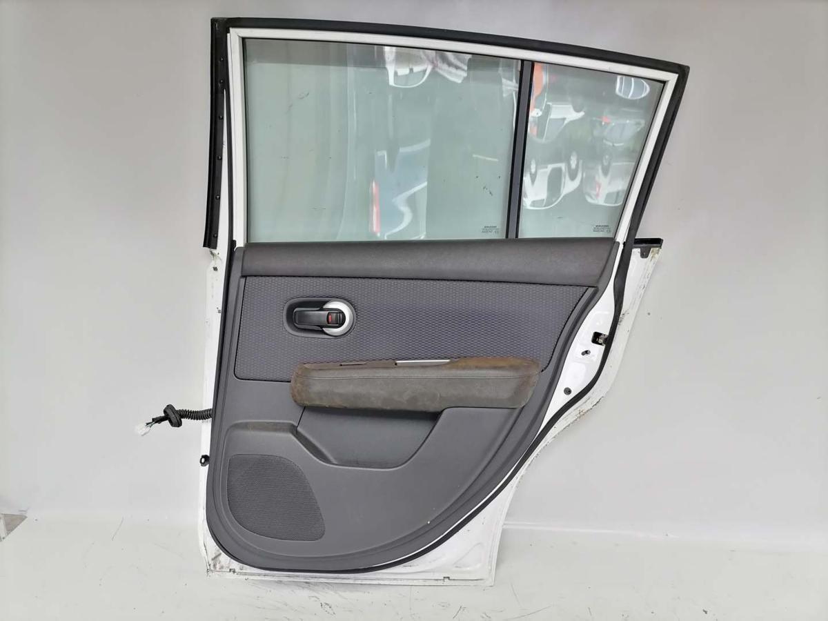 Nissan Tiida original Tür vorn rechts Weiß Fließheck Bj.2007
